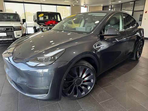Used 2024 Tesla Model Y Performance AWD/4WD image 1