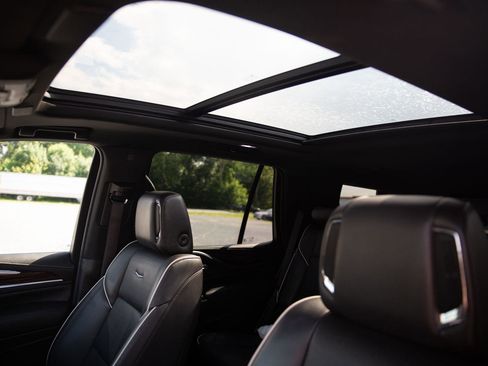 Used 2022 Cadillac Escalade Premium Luxury image 23