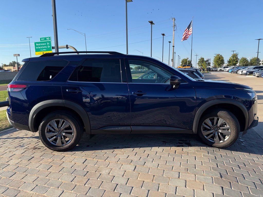 Used 2025 Nissan Pathfinder SV AWD/4WD image 6
