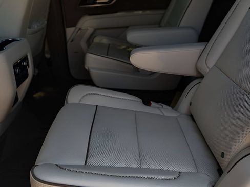 New 2026 GMC Yukon XL Denali w/ Denali Reserve Package AWD/4WD image 21
