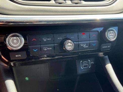 Certified 2022 Jeep Compass Limited AWD/4WD image 31