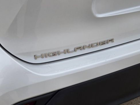 Used 2023 Toyota Highlander XLE image 5