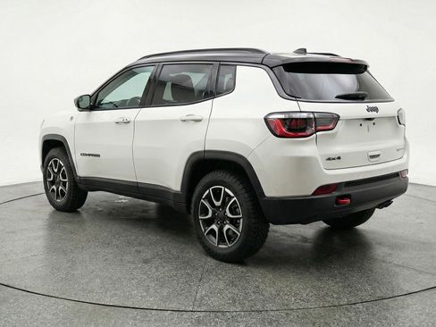 Used 2025 Jeep Compass Trailhawk AWD/4WD image 6