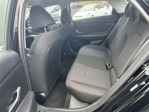 Certified 2023 Hyundai Elantra SE w/ Cargo Package image 13