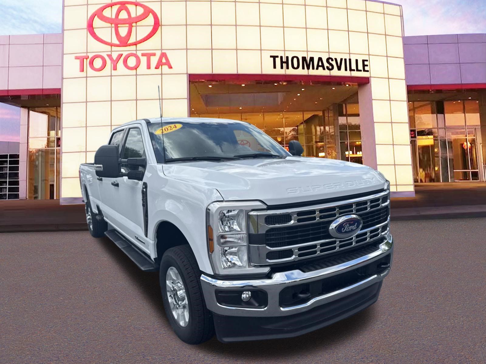 Used 2024 Ford F350 XLT AWD/4WD image 3