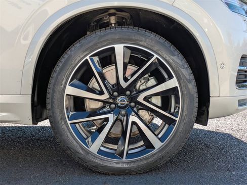 Certified 2024 Volvo XC90 B6 Ultimate w/ Lounge Package image 11