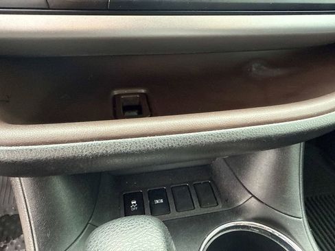 Used 2019 Toyota Highlander LE image 23