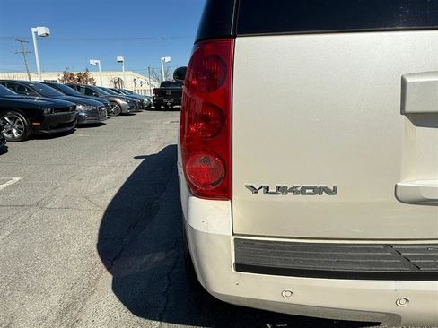 Used 2013 GMC Yukon SLT w/ SLT-2 Equipment Package image 22