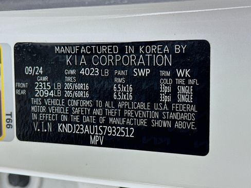 Used 2025 Kia Soul LX w/ LX Technology Package FWD image 12