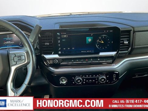 Used 2022 Chevrolet Silverado 1500 LT AWD/4WD image 10