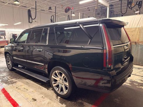 Used 2016 Cadillac Escalade ESV Premium image 4