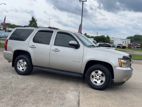 Used 2009 Chevrolet Tahoe LT AWD/4WD image 2