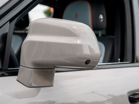 Used 2025 Rolls-Royce Cullinan AWD/4WD image 23