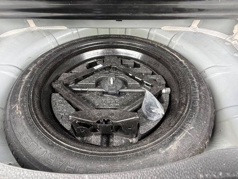 Used 2019 Buick Enclave Essence FWD image 57