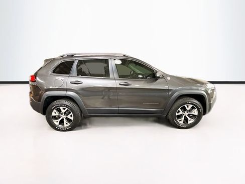 Used 2017 Jeep Cherokee Trailhawk w/ Cold Weather Group AWD/4WD image 5