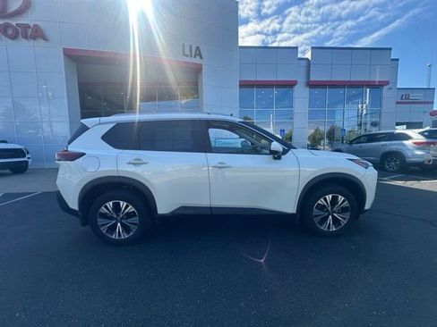 Used 2022 Nissan Rogue SV w/ SV Premium Package image 6