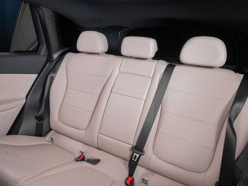 Used 2026 Mercedes-Benz GLC 300 image 24