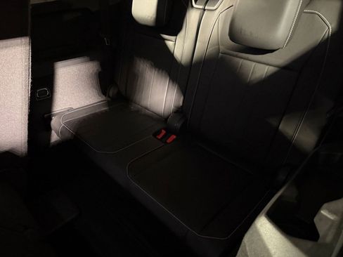 Used 2023 Volkswagen Tiguan SE image 22