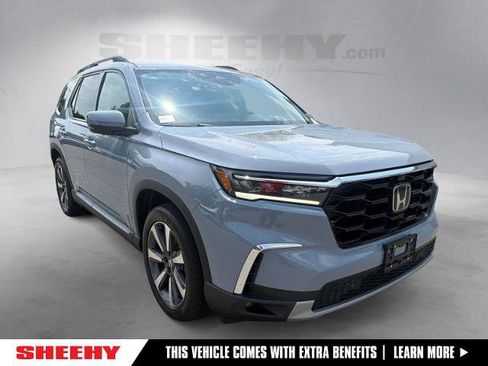 Used 2025 Honda Pilot Elite image 1