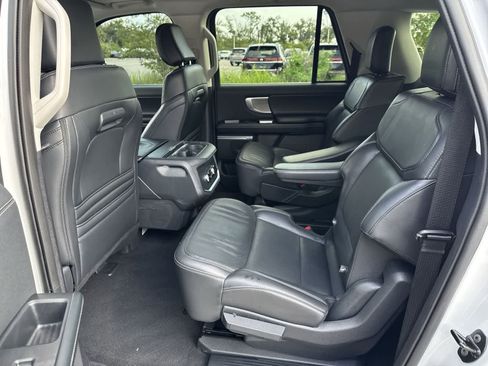 Used 2025 Ford Expedition Max Platinum AWD/4WD image 26