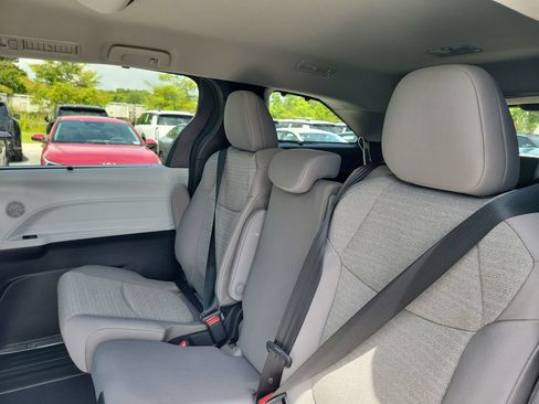 New 2026 Toyota Sienna LE FWD image 24
