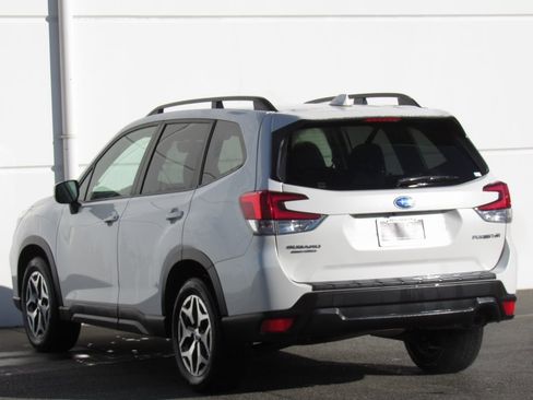 Used 2019 Subaru Forester Premium image 5