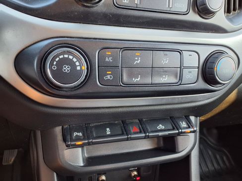 Used 2022 Chevrolet Colorado LT w/ Fleet Safety Package RWD image 11