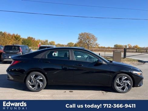 New 2025 Hyundai Elantra Sport image 4