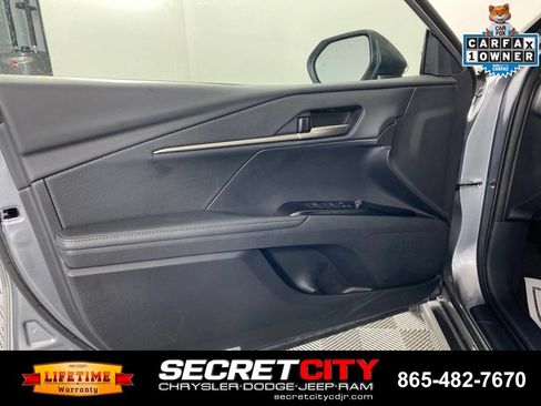 Used 2025 Toyota Camry XSE FWD image 11