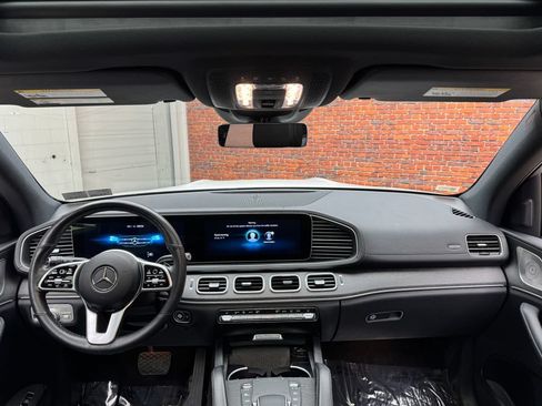 Used 2023 Mercedes-Benz GLS 450 4MATIC image 12