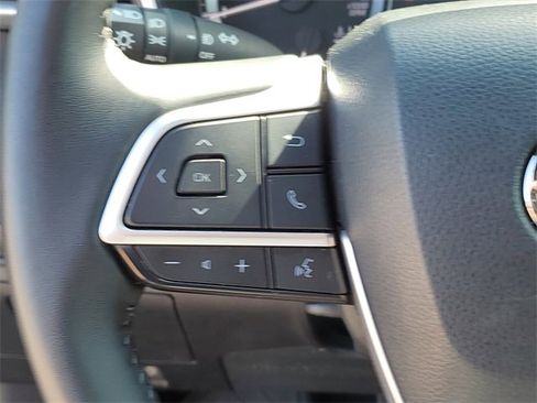 Used 2023 Toyota Highlander XSE image 22