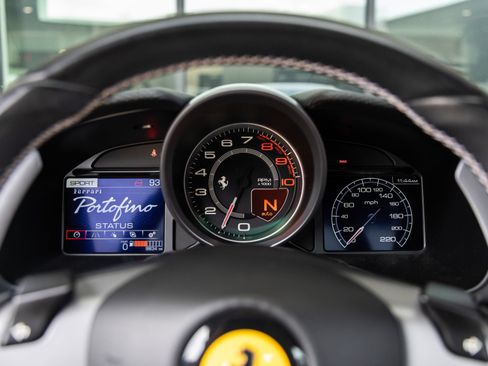 Used 2020 Ferrari Portofino RWD image 41