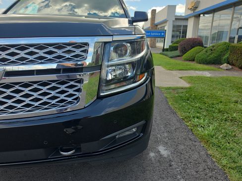 Used 2019 Chevrolet Tahoe LT w/ LT Signature Package AWD/4WD image 10