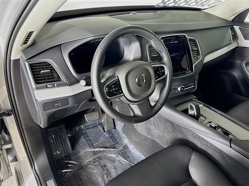 Certified 2025 Volvo XC90 B5 Core image 9