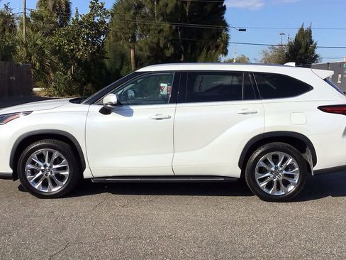 Used 2023 Toyota Highlander Limited image 8