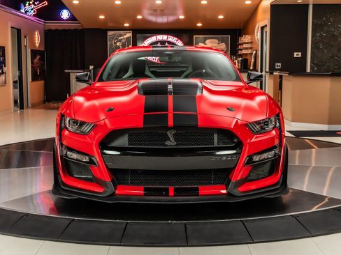 Used 2021 Ford Mustang Shelby GT500 w/ Carbon Fiber Track Pack RWD image 7