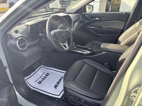 Used 2025 Chevrolet Trax ACTIV w/ Driver Confidence Package image 5