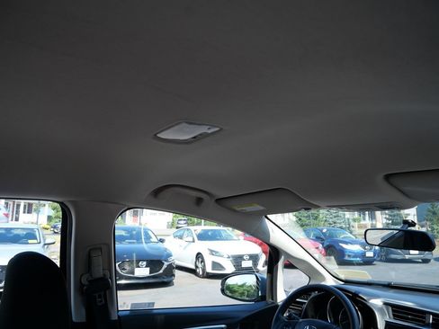 Used 2020 Honda Fit LX image 32