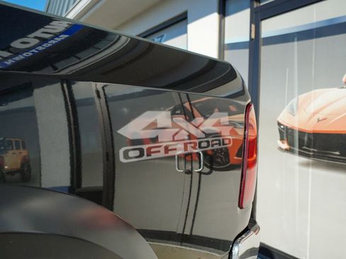 Used 2018 RAM 2500 Tradesman w/ Chrome Appearance Group image 10