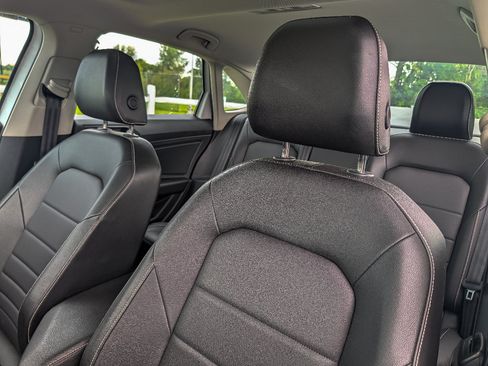 Used 2023 Volkswagen Jetta SE FWD image 15