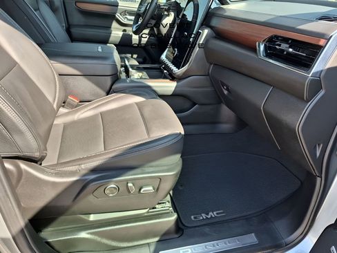 Used 2025 GMC Yukon XL Denali image 19