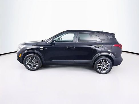 Used 2023 Kia Seltos LX AWD/4WD image 8