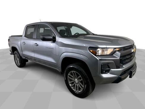 Used 2023 Chevrolet Colorado LT w/ LT Convenience Package II AWD/4WD image 2