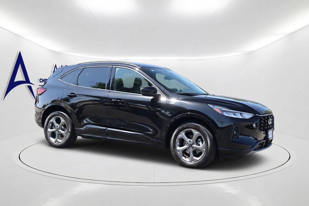 Used 2023 Ford Escape ST-Line Select w/ Tech Pack #2 AWD/4WD image 3