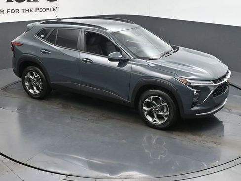 New 2026 Chevrolet Trax LT w/ Driver Confidence Package image 16