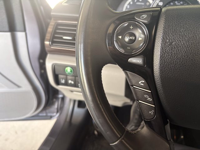 Used 2016 Honda Accord Touring image 18
