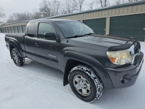 Used 2011 Toyota Tacoma 4x4 Access Cab V6 image 8
