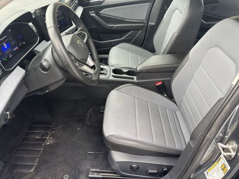 Used 2025 Volkswagen Jetta SE image 21