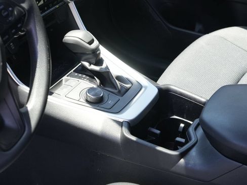 Used 2022 Toyota RAV4 LE AWD/4WD image 10
