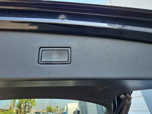 Certified 2024 Volkswagen Tiguan SE FWD image 15